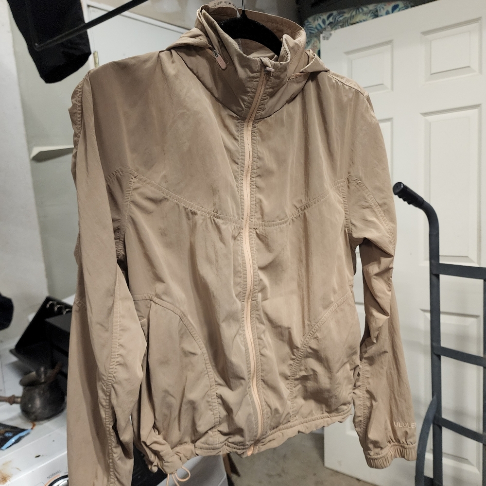 Lulu windbreaker in wasabi
